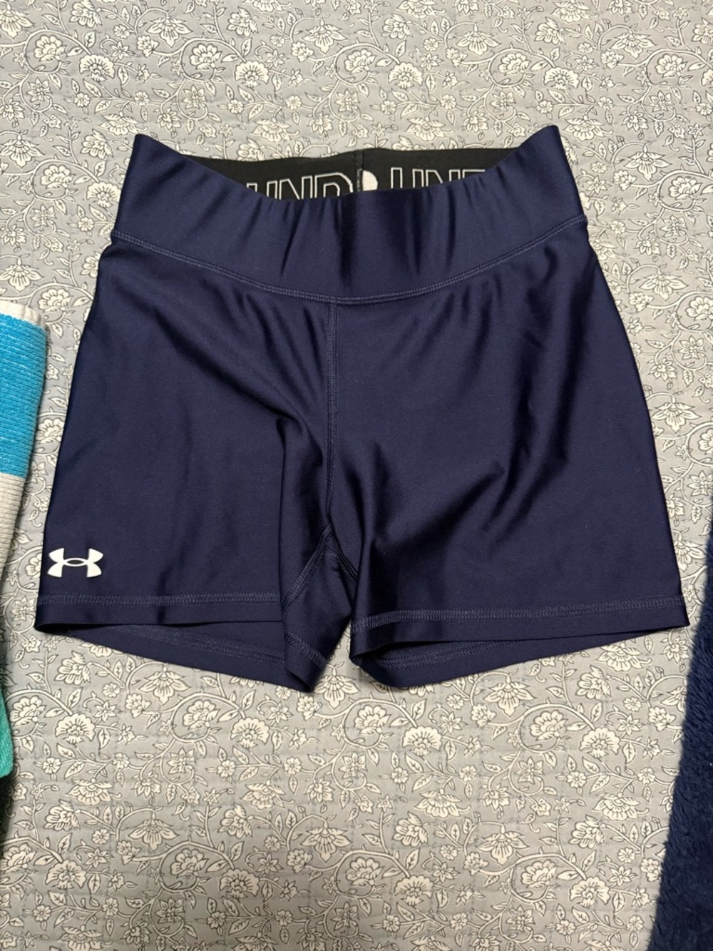 Under Armour Women's medium Navy Performance Compression Shorts